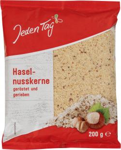 Jeden Tag Haselnusskerne geröstet und gerieben